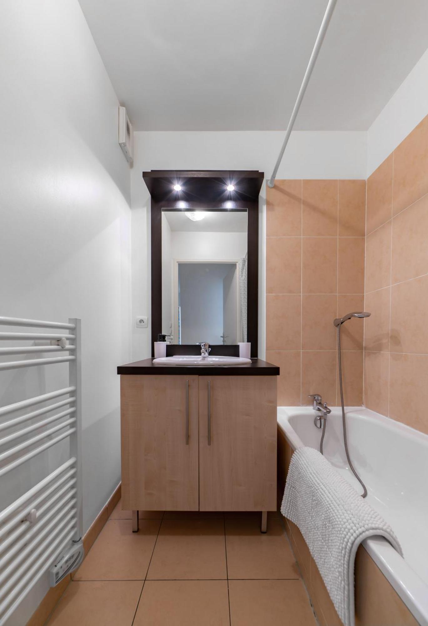 L'Eugenie - Appartement Design & Confort En Centre-Ville Vichy Exterior photo